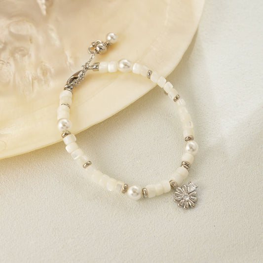 Daisy White Nacre Beaded Bracelet