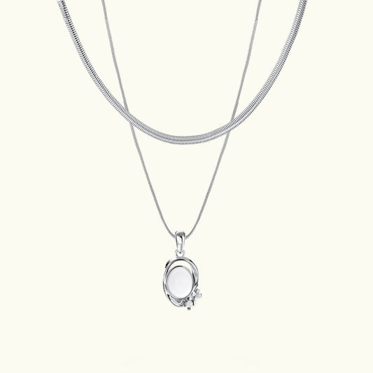 Poolside Bone Chain Pendant Necklace